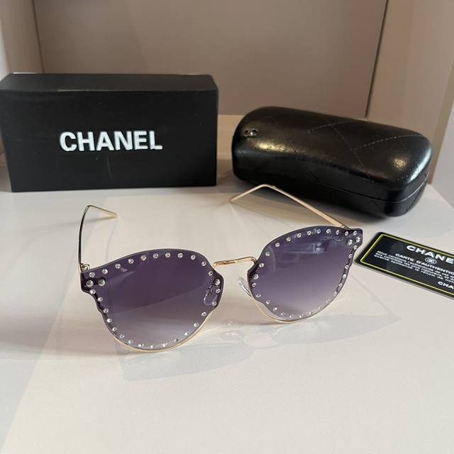 Chanel香奈儿墨镜 高级圈钻定制 美美哒 真的太太好看了 带上去就是妥妥的名媛出街 性价比超高